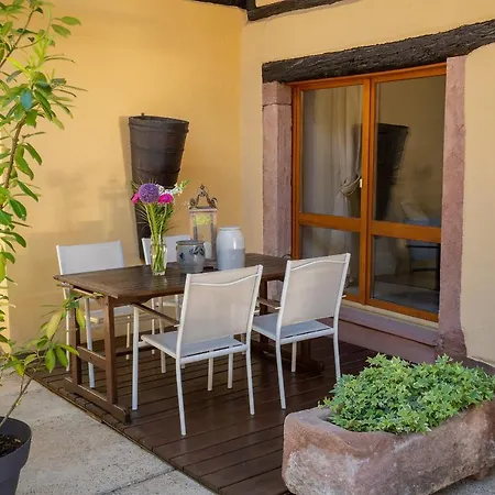 - La Cour St Fulrad * Saint-Hippolyte (Haut-Rhin)