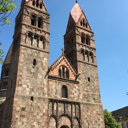 - La Cour St Fulrad * Saint-Hippolyte (Haut-Rhin)